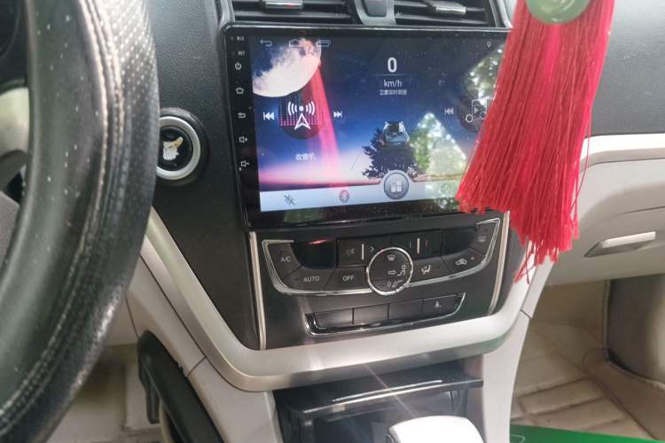 Used Geely Auto Emgrand 2014 Sedan 1.3T CVT Elite Model Audio And AC Panel