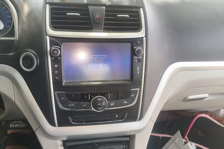 Used Geely Auto Emgrand 2014 Sedan 1.5L CVT Elite Model Audio And AC Panel