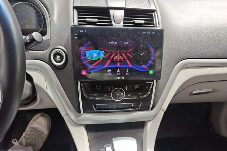 Used Geely Auto Emgrand 2014 Sedan 1.3T CVT Prestige Model Audio And AC Panel