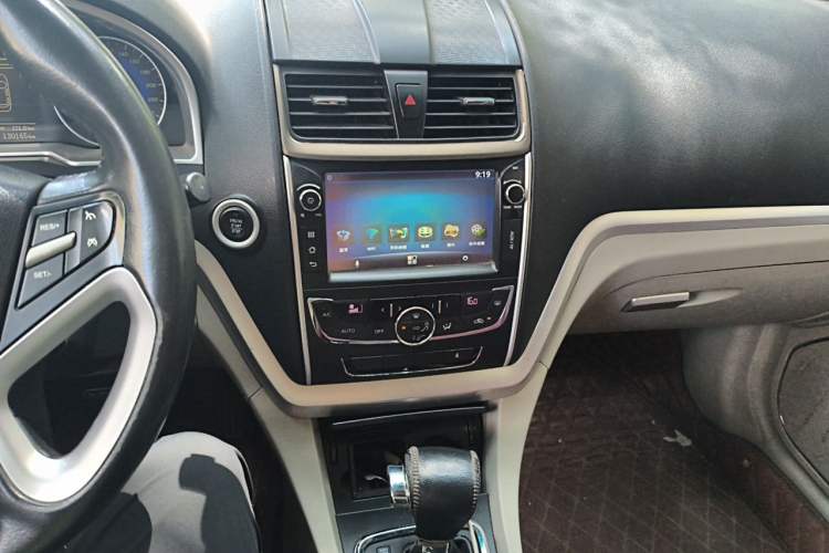 Used Geely Auto Emgrand 2014 Sedan 1.5L CVT Elite Model Audio And AC Panel