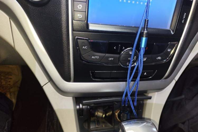 Used Geely Auto Emgrand 2014 Sedan 1.3T CVT Prestige Model Audio And AC Panel