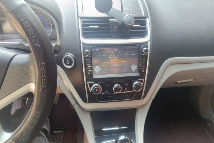 Used Geely Auto Emgrand 2014 Sedan 1.5L Manual Fashion Edition Audio And AC Panel