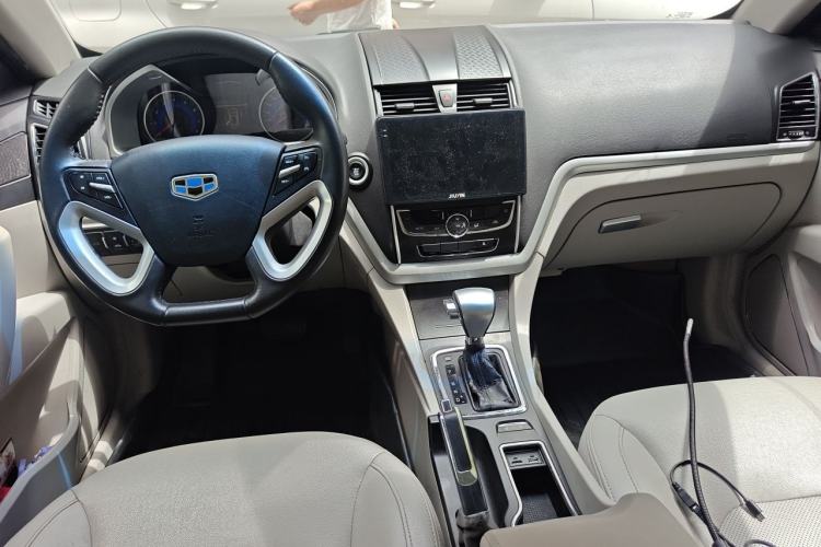 Used Geely Auto Emgrand 2014 Sedan 1.3T CVT Prestige Model Center Console