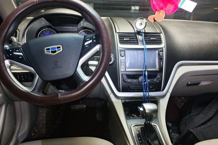 Used Geely Auto Emgrand 2014 Sedan 1.3T CVT Prestige Model Center Console