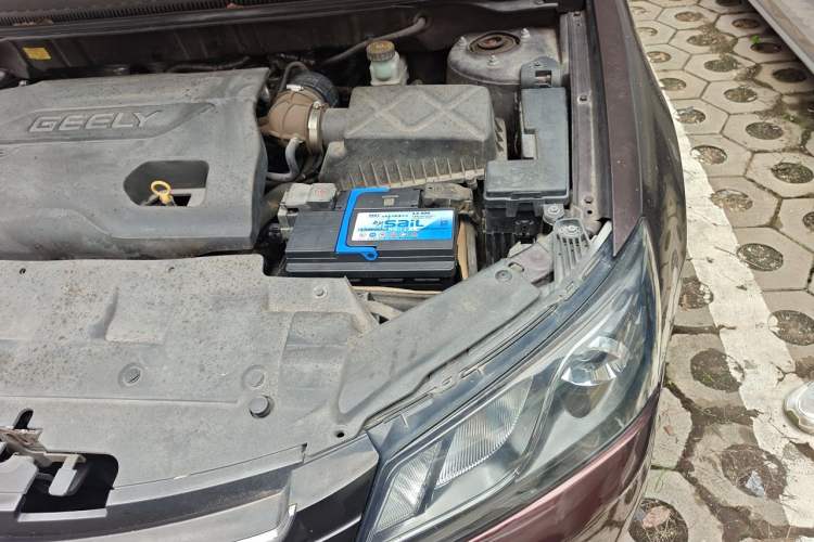 Used Geely Auto Emgrand 2014 Sedan 1.3T CVT Prestige Model Engine Bay Left