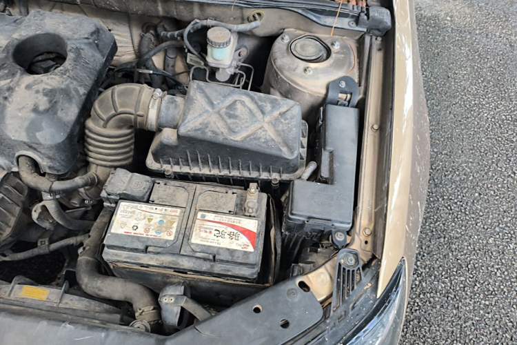 Used Geely Auto Emgrand 2014 Sedan 1.5L CVT Elite Model Engine Bay Left