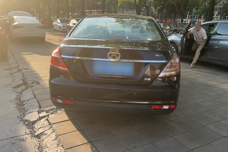 Used Geely Auto Emgrand 2014 Sedan 1.5L Manual Elite Model Exterior 4