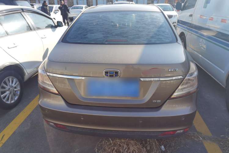 Used Geely Auto Emgrand 2014 Sedan 1.5L Manual Elite Model Exterior 4