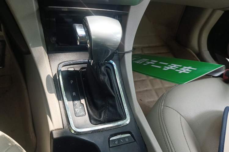 Used Geely Auto Emgrand 2014 Sedan 1.3T CVT Elite Model Gear Lever