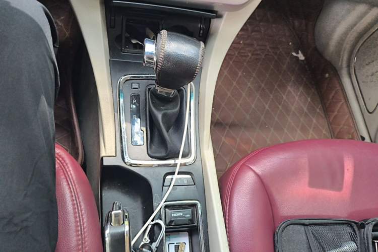 Used Geely Auto Emgrand 2014 Sedan 1.5L CVT Elite Model Gear Lever