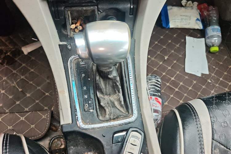Used Geely Auto Emgrand 2014 Sedan 1.3T CVT Elite Model Gear Lever