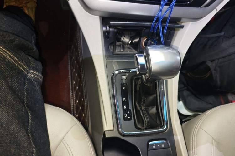 Used Geely Auto Emgrand 2014 Sedan 1.3T CVT Prestige Model Gear Lever