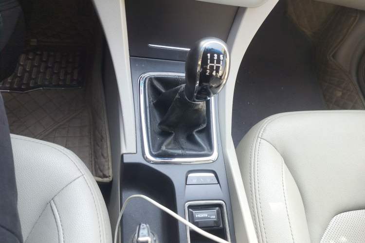 Used Geely Auto Emgrand 2014 Sedan 1.5L Manual Elite Model Gear Lever