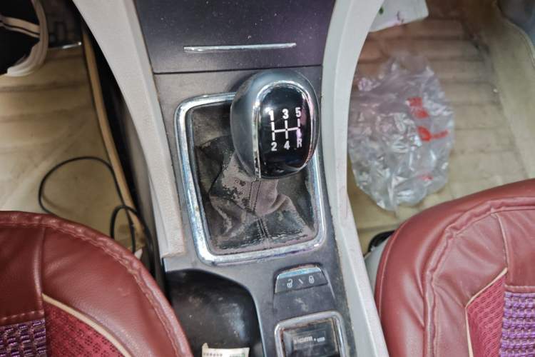 Used Geely Auto Emgrand 2014 Sedan 1.5L Manual Elite Model Gear Lever