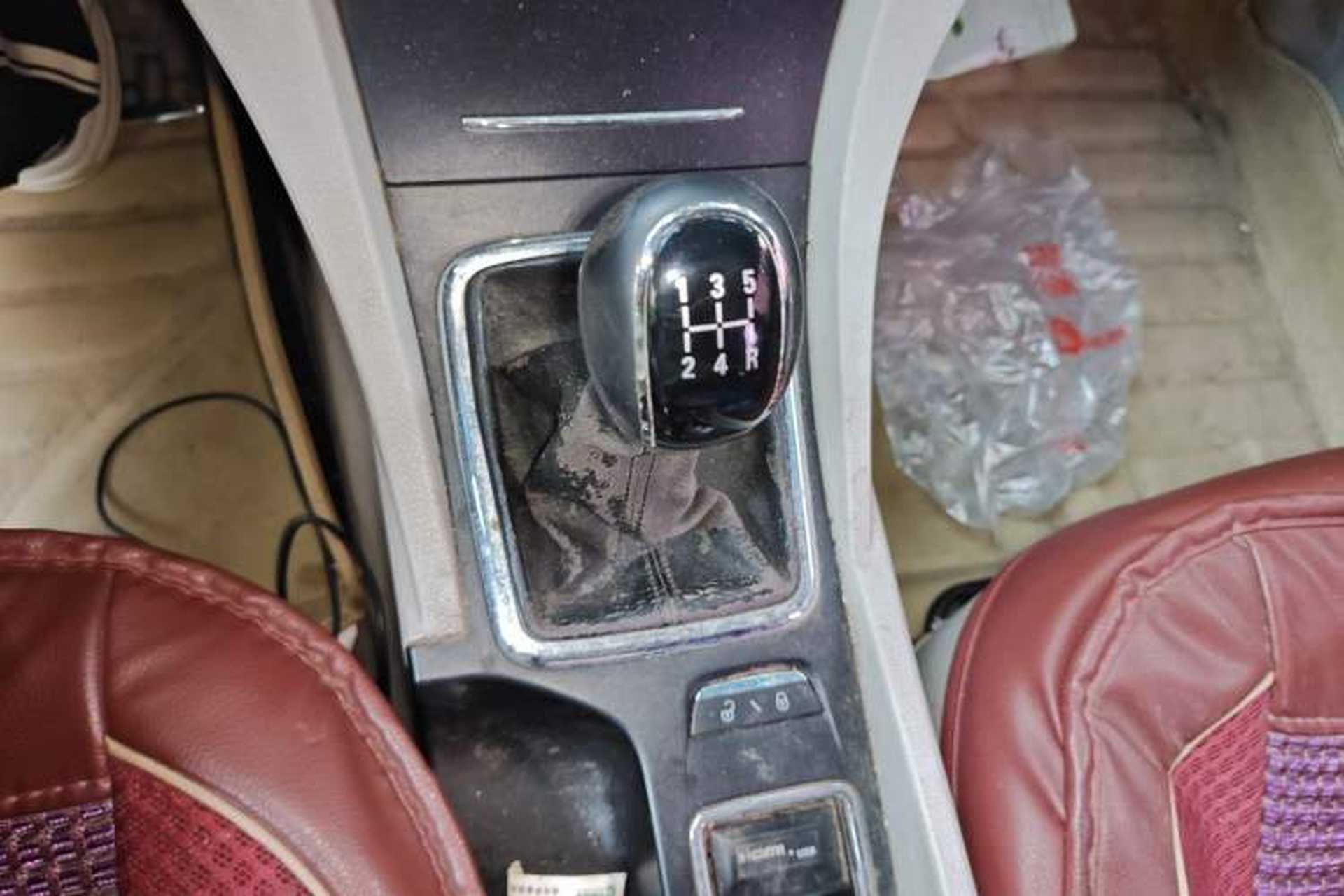 Used Geely Auto Emgrand 2014 Sedan 1.5L Manual Elite Model Gear Lever