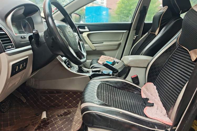 Used Geely Auto Emgrand 2014 Sedan 1.3T CVT Elite Model Left Front Seat