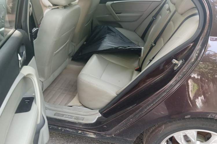 Used Geely Auto Emgrand 2014 Sedan 1.3T CVT Elite Model Left Rear Seat