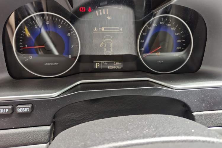 Used Geely Auto Emgrand 2014 Sedan 1.3T CVT Prestige Model Odometer Close Up