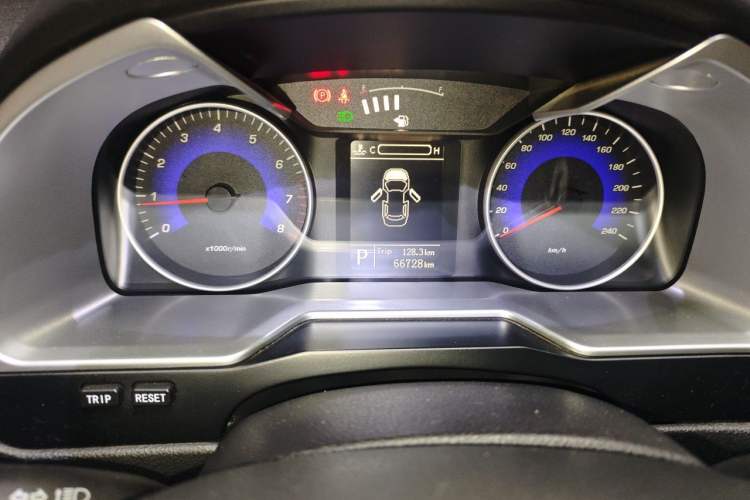 Used Geely Auto Emgrand 2014 Sedan 1.3T CVT Prestige Model Odometer Close Up
