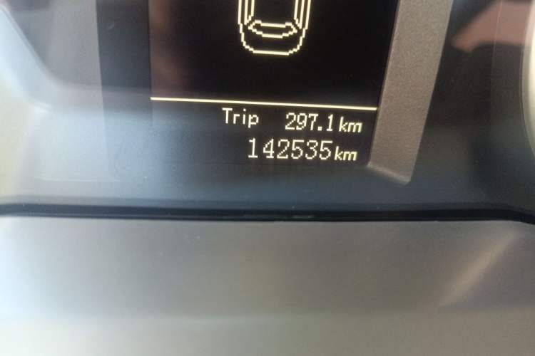 Used Geely Auto Emgrand 2014 Sedan 1.5L Manual Fashion Edition Odometer Close Up