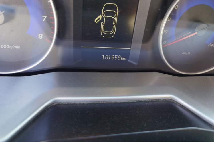Used Geely Auto Emgrand 2014 Sedan 1.5L Manual Elite Model Odometer Close Up