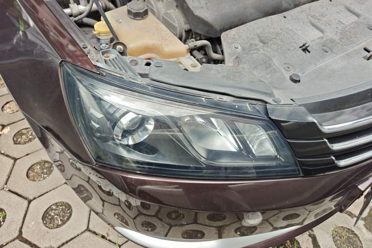 Used Geely Auto Emgrand 2014 Sedan 1.3T CVT Prestige Model Right Front Headlight