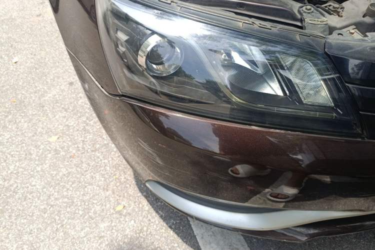 Used Geely Auto Emgrand 2014 Sedan 1.5L Manual Fashion Edition Right Front Headlight