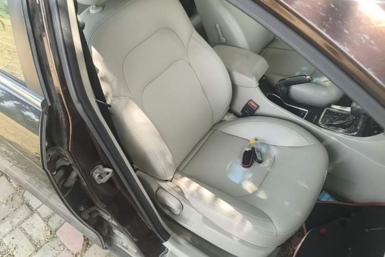 Used Geely Auto Emgrand 2014 Sedan 1.5L CVT Elite Model Right Front Seat