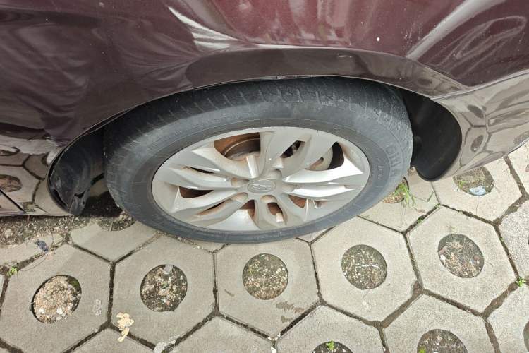 Used Geely Auto Emgrand 2014 Sedan 1.3T CVT Prestige Model Right Front Wheel Hub