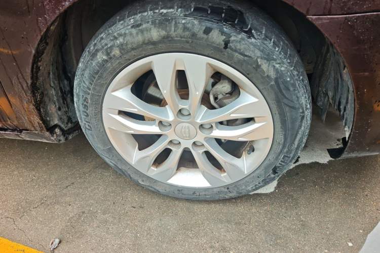 Used Geely Auto Emgrand 2014 Sedan 1.3T CVT Elite Model Right Front Wheel Hub
