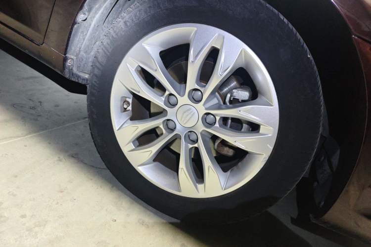 Used Geely Auto Emgrand 2014 Sedan 1.3T CVT Prestige Model Right Front Wheel Hub