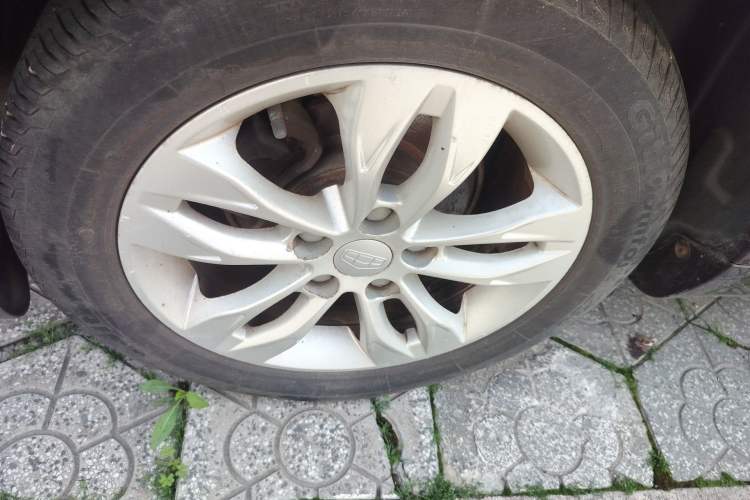 Used Geely Auto Emgrand 2014 Sedan 1.5L Manual Elite Model Right Front Wheel Hub
