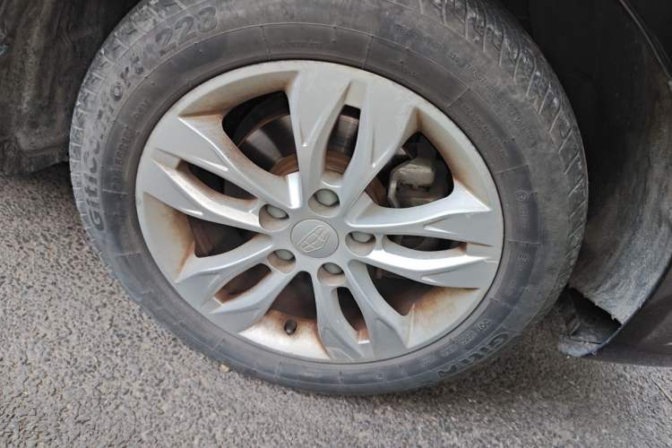 Used Geely Auto Emgrand 2014 Sedan 1.5L Manual Elite Model Right Front Wheel Hub