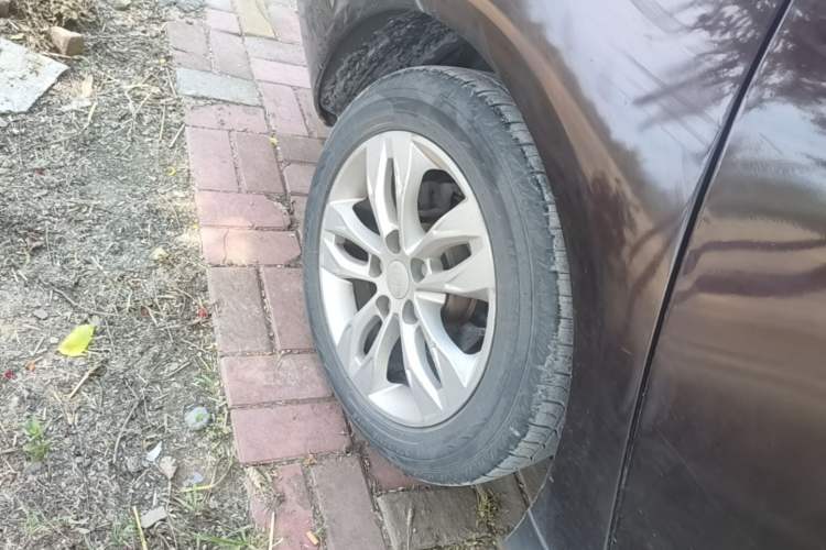 Used Geely Auto Emgrand 2014 Sedan 1.5L CVT Elite Model Right Rear Wheel Hub