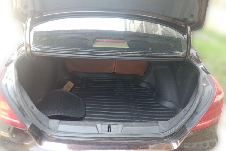Used Geely Auto Emgrand 2014 Sedan 1.5L Manual Fashion Edition Trunk