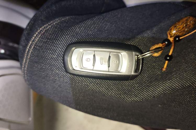 Used Geely Auto Emgrand 2014 Sedan 1.3T CVT Prestige Model Vehicle Key