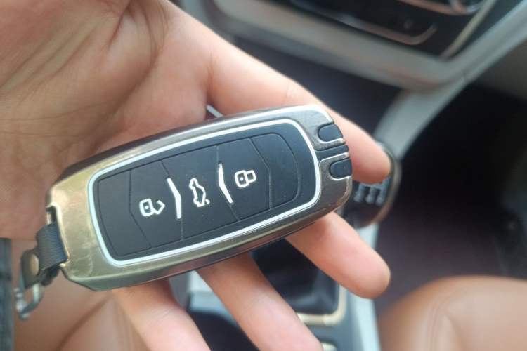 Used Geely Auto Emgrand 2014 Sedan 1.5L Manual Fashion Edition Vehicle Key