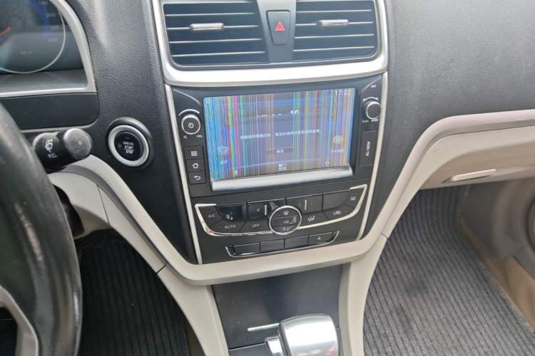 Used Geely Auto Emgrand 2014 Sedan 1.3T CVT Elite Model Audio And AC Panel