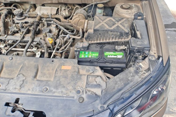 Used Geely Auto Emgrand 2014 Sedan 1.3T CVT Elite Model Engine Bay Left