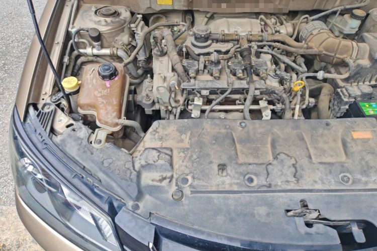 Used Geely Auto Emgrand 2014 Sedan 1.3T CVT Elite Model Engine Bay Right