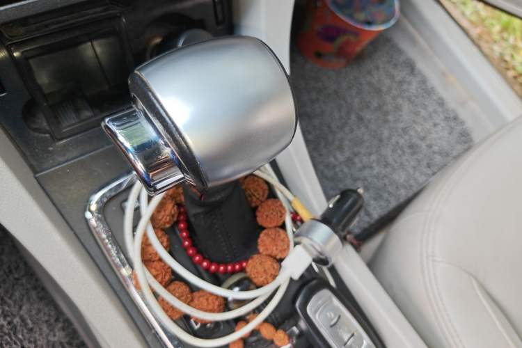 Used Geely Auto Emgrand 2014 Sedan 1.3T CVT Elite Model Gear Lever
