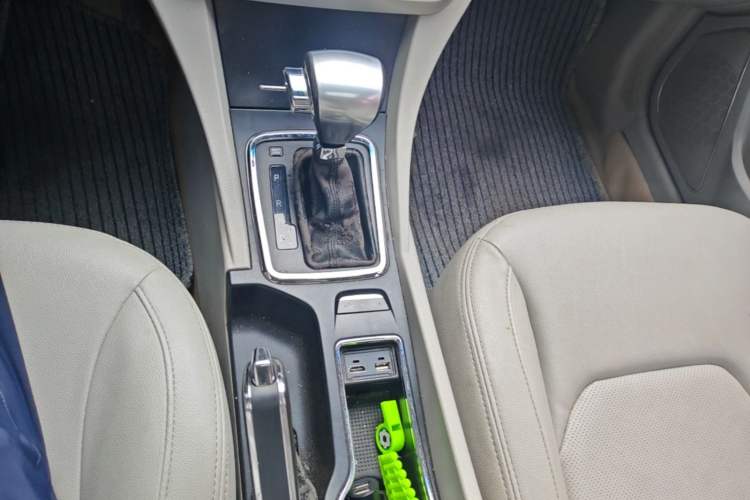 Used Geely Auto Emgrand 2014 Sedan 1.3T CVT Elite Model Gear Lever