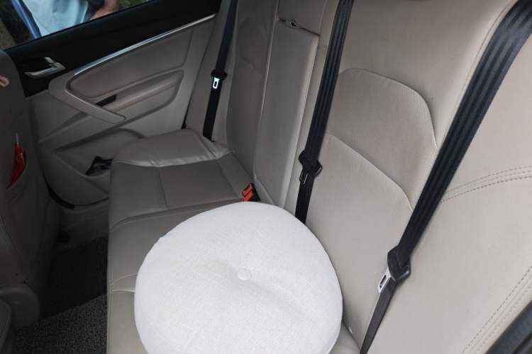 Used Geely Auto Emgrand 2014 Sedan 1.3T CVT Elite Model Left Rear Seat