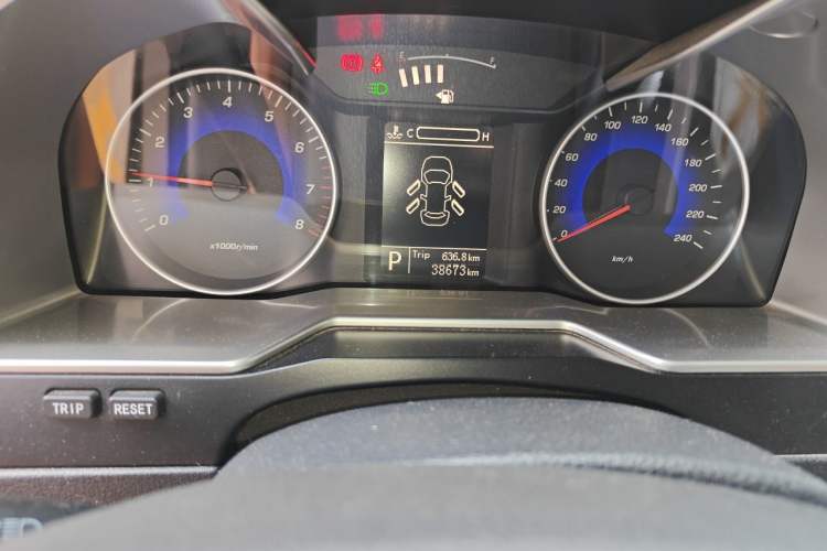 Used Geely Auto Emgrand 2014 Sedan 1.3T CVT Elite Model Odometer Close Up