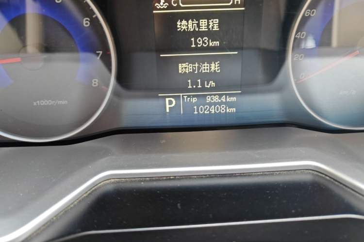 Used Geely Auto Emgrand 2014 Sedan 1.3T CVT Elite Model Odometer Close Up