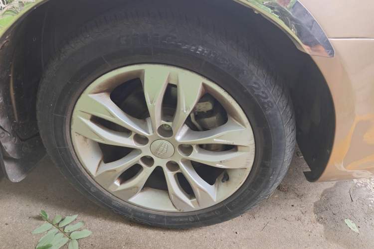Used Geely Auto Emgrand 2014 Sedan 1.3T CVT Elite Model Right Front Wheel Hub