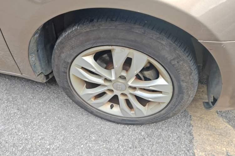 Used Geely Auto Emgrand 2014 Sedan 1.3T CVT Elite Model Right Front Wheel Hub