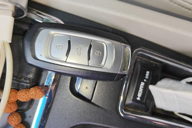 Used Geely Auto Emgrand 2014 Sedan 1.3T CVT Elite Model Vehicle Key