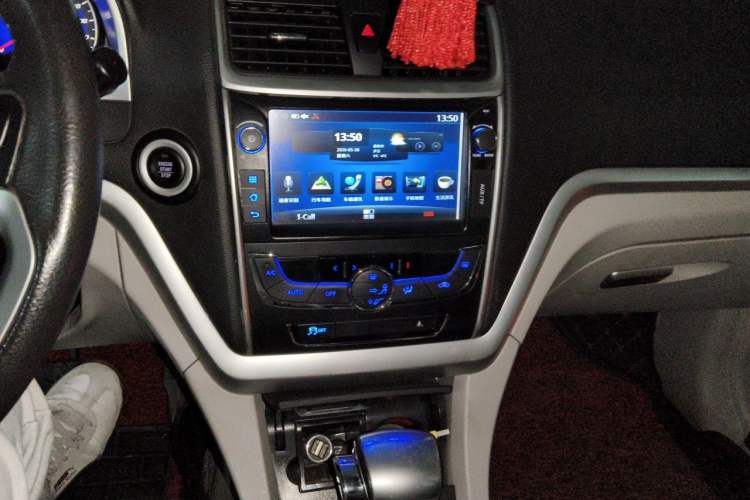 Used Geely Auto Emgrand 2014 Sedan 1.3T CVT Prestige Model Audio And AC Panel