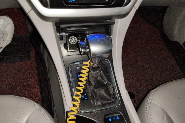 Used Geely Auto Emgrand 2014 Sedan 1.3T CVT Prestige Model Gear Lever